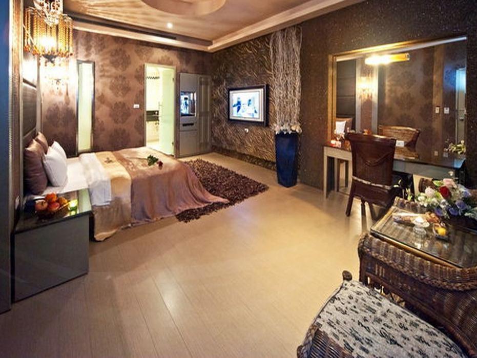 Sasha Motel Taichung Bagian luar foto