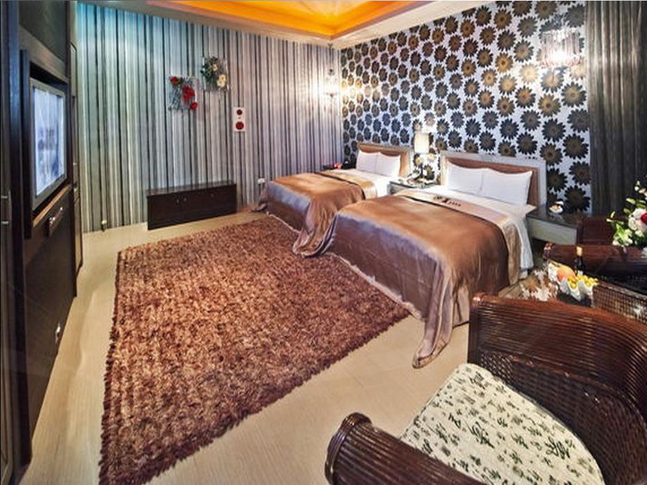 Sasha Motel Taichung Bagian luar foto