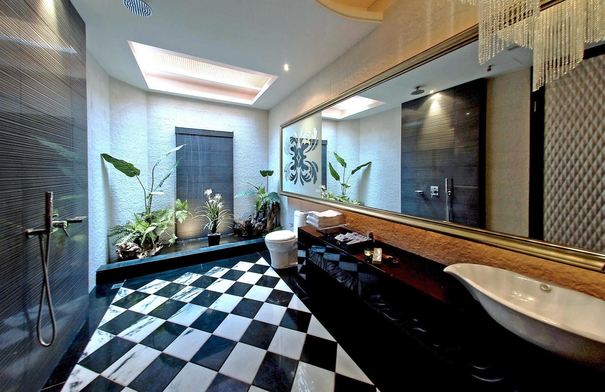 Sasha Motel Taichung Bagian luar foto