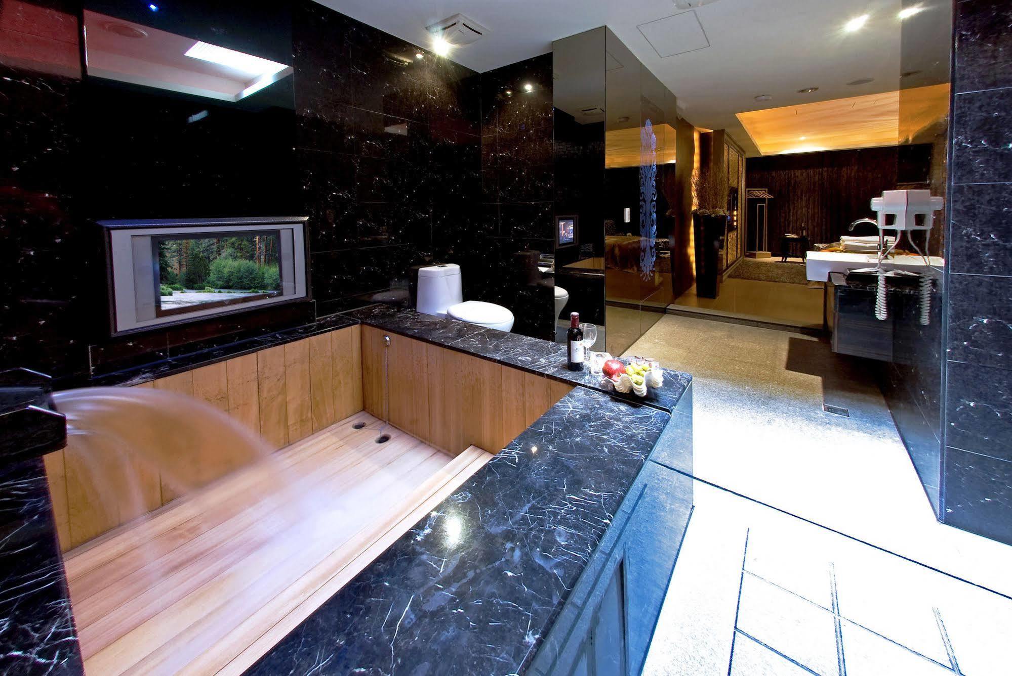 Sasha Motel Taichung Bagian luar foto