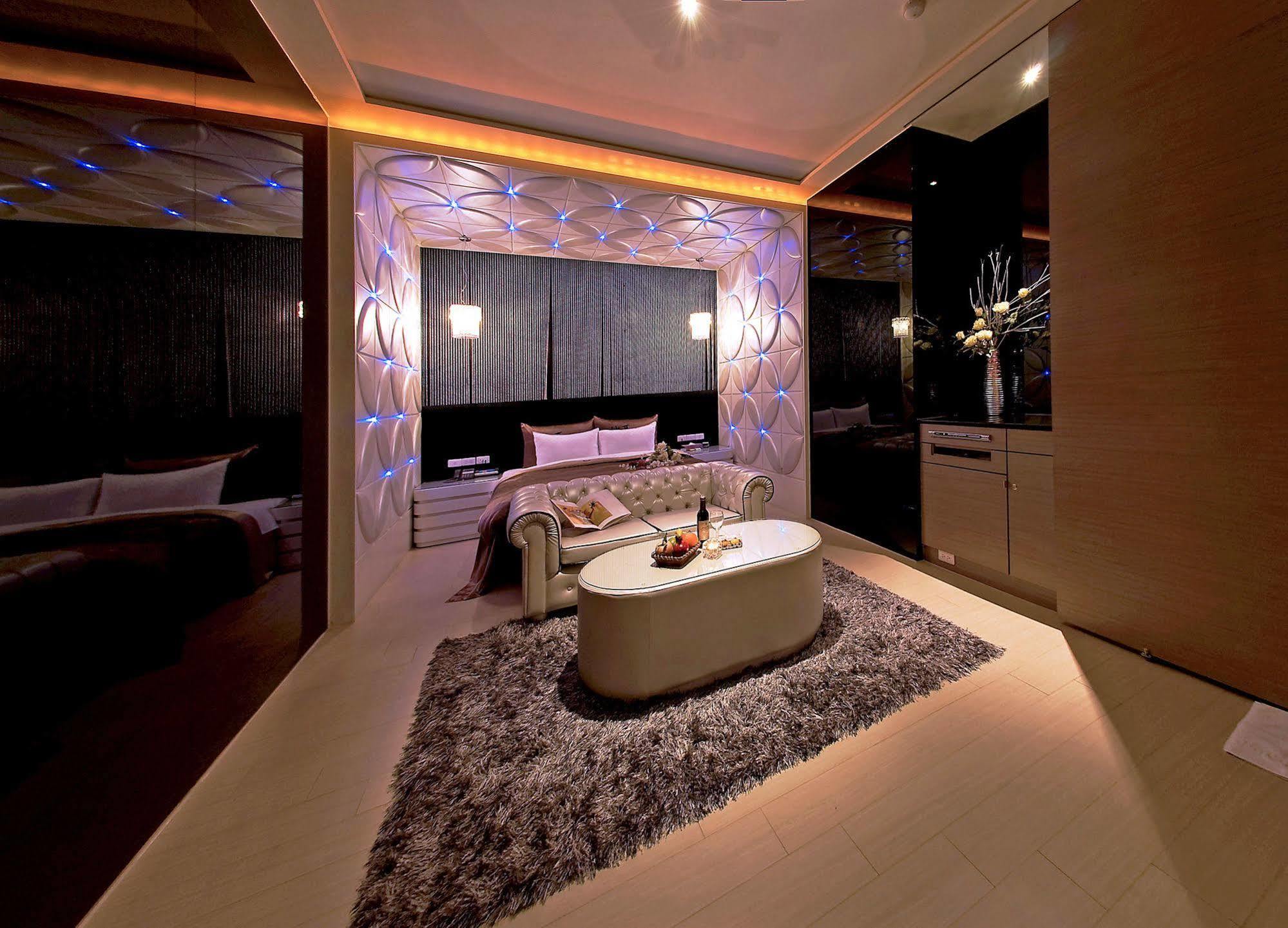 Sasha Motel Taichung Bagian luar foto