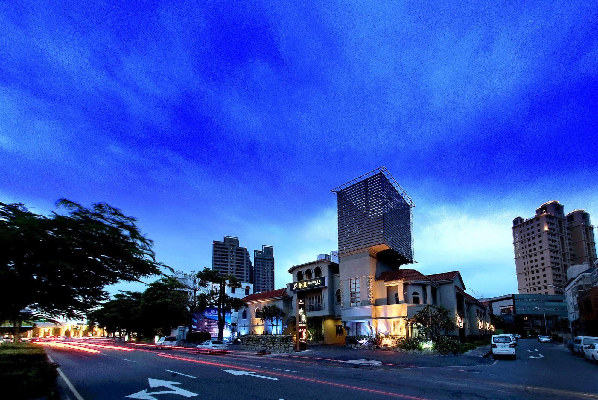 Sasha Motel Taichung Bagian luar foto