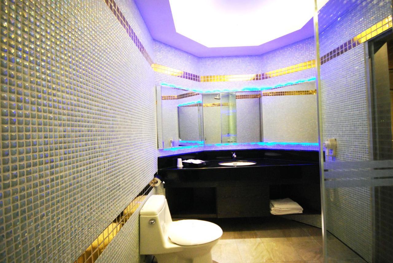 Sasha Motel Taichung Bagian luar foto