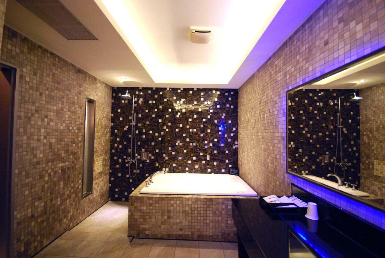 Sasha Motel Taichung Bagian luar foto