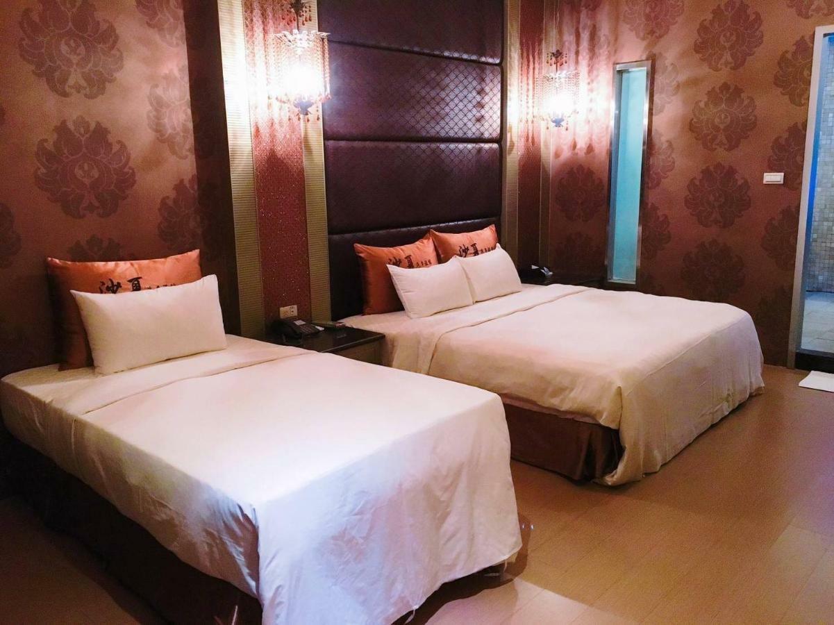 Sasha Motel Taichung Bagian luar foto