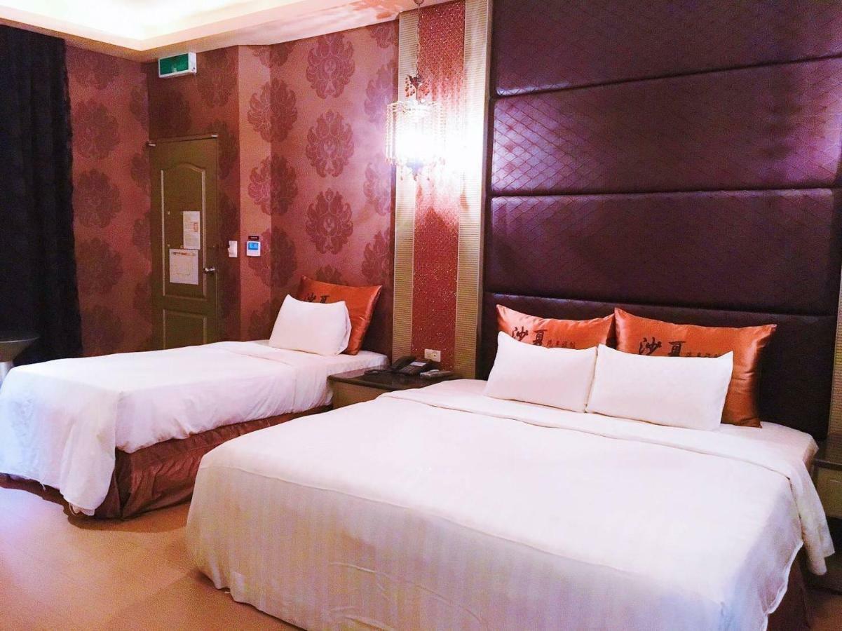Sasha Motel Taichung Bagian luar foto