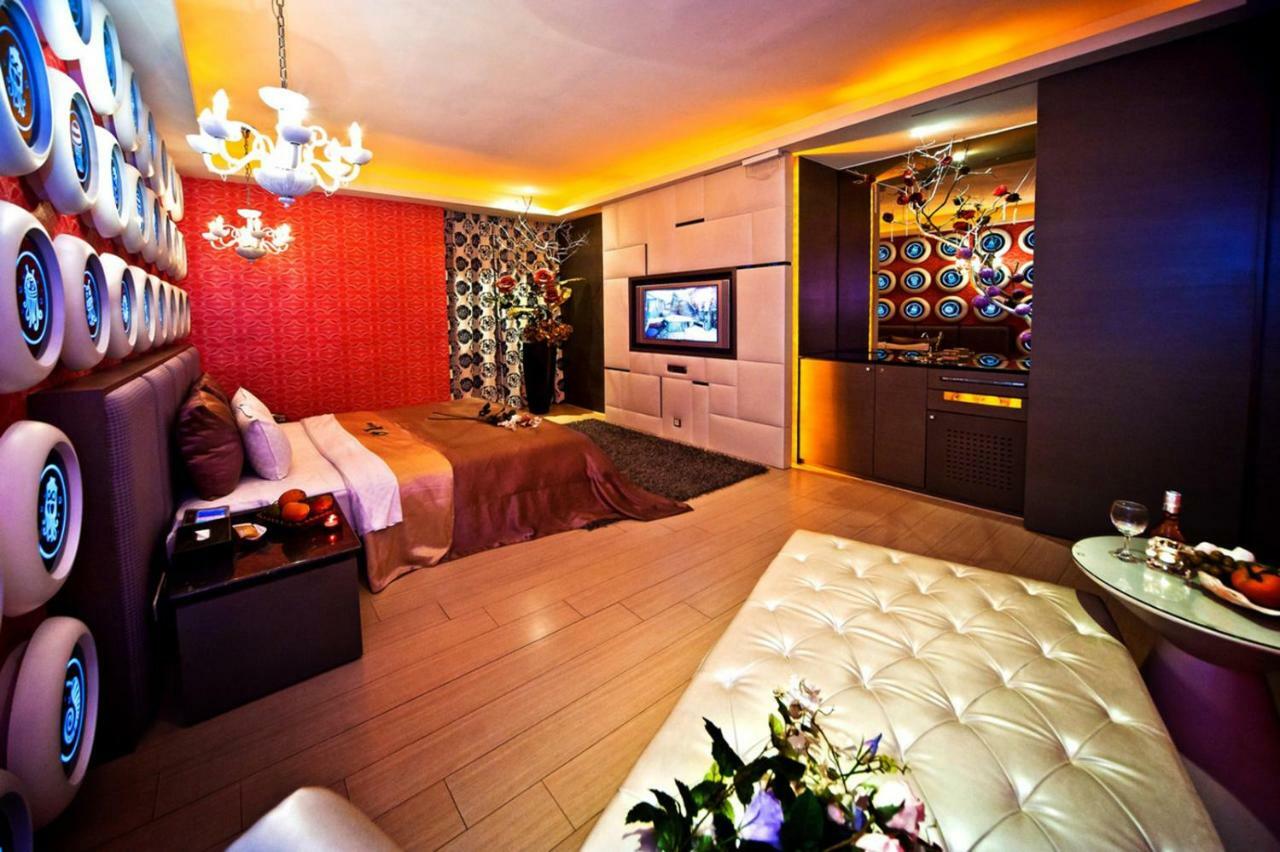 Sasha Motel Taichung Bagian luar foto