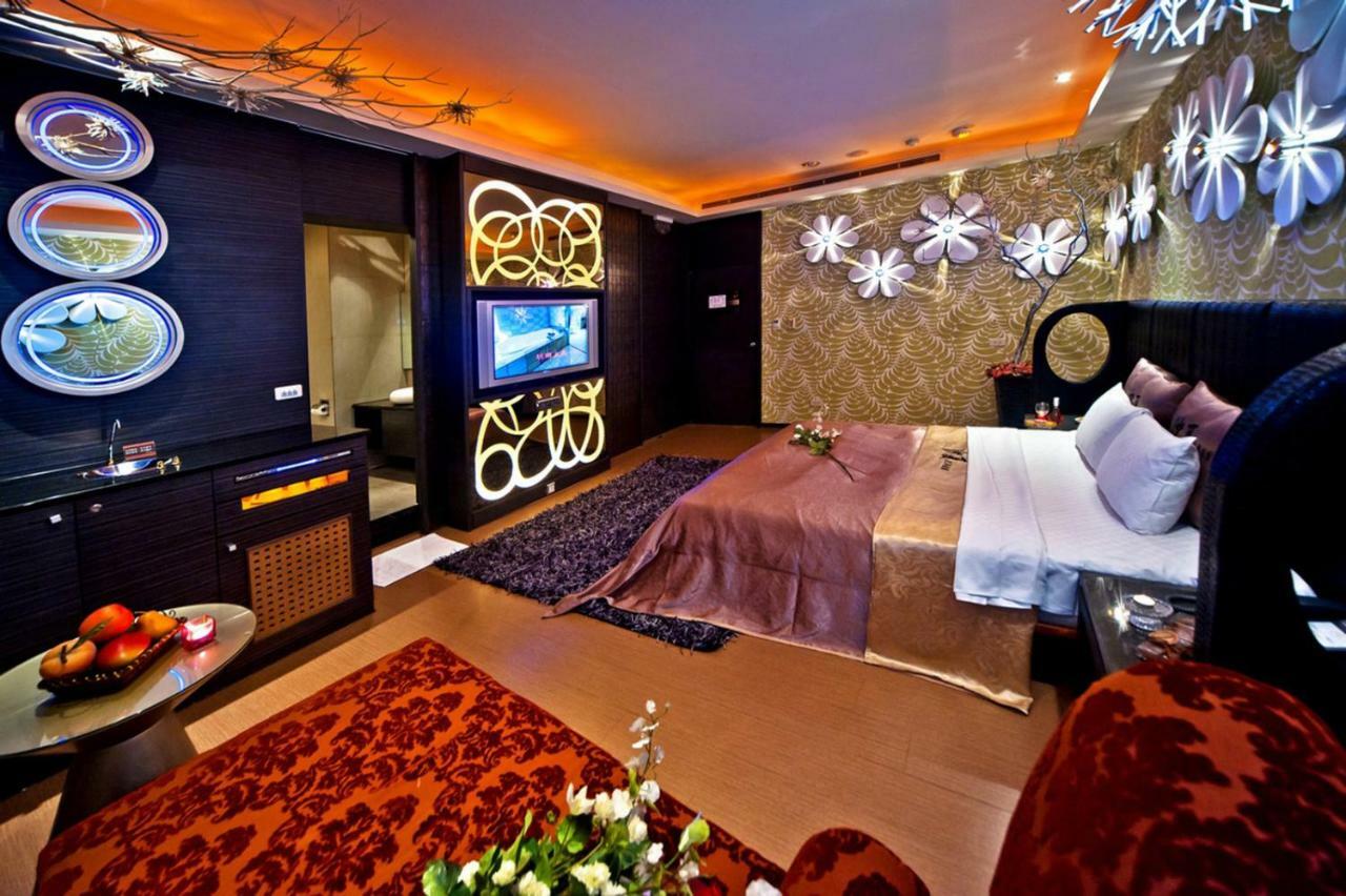 Sasha Motel Taichung Bagian luar foto