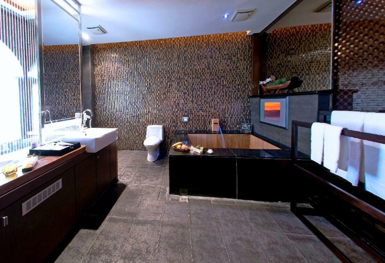 Sasha Motel Taichung Bagian luar foto