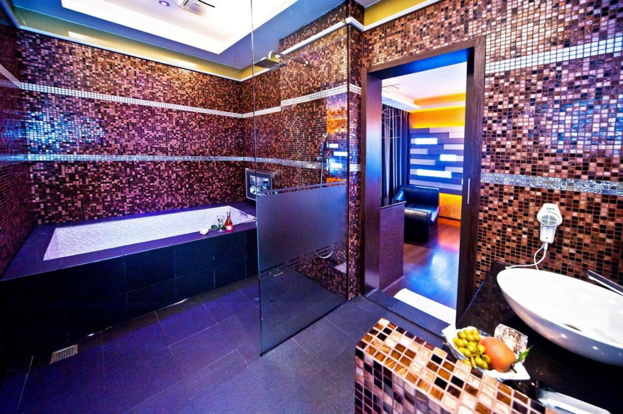 Sasha Motel Taichung Bagian luar foto