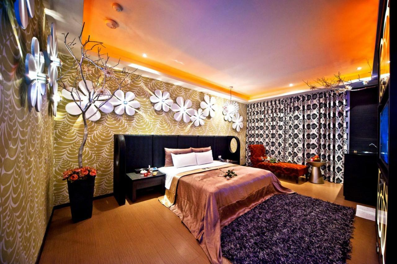Sasha Motel Taichung Bagian luar foto