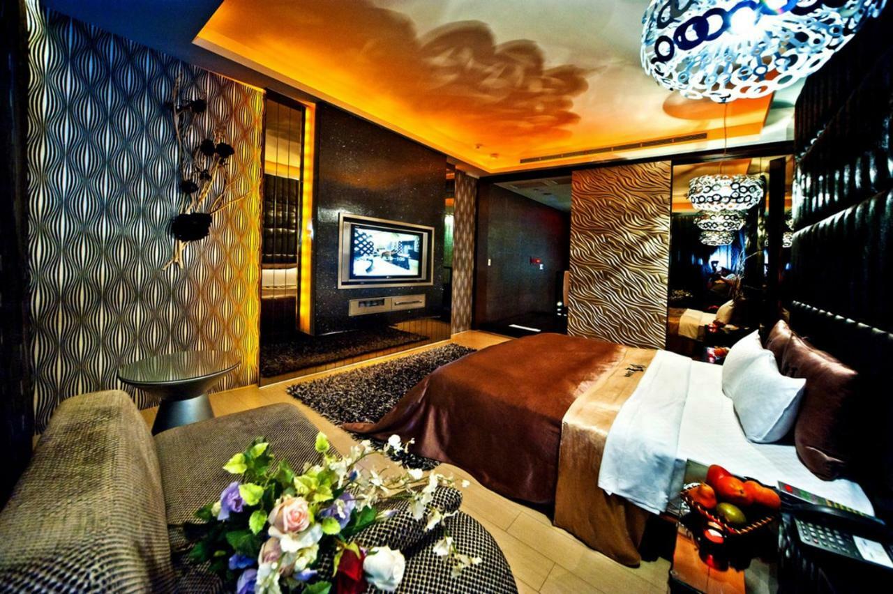 Sasha Motel Taichung Bagian luar foto